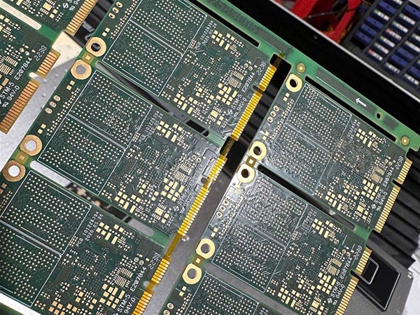 pcb板贴胶1
