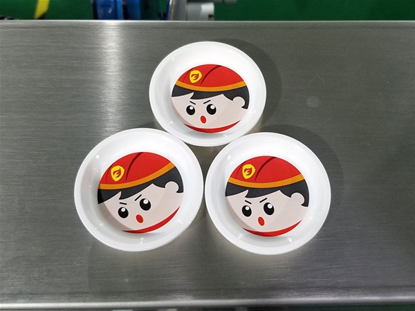塑胶产品内部贴标