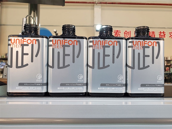 扁瓶方瓶日化洗护用品贴标