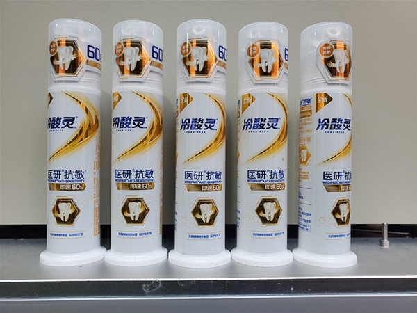 日化牙膏圆瓶贴标