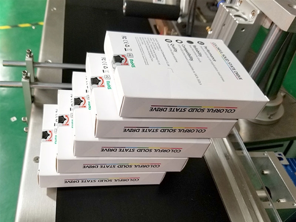 电子产品包装转角贴标