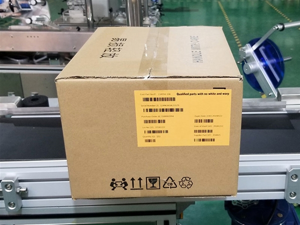 纸箱包装箱贴标