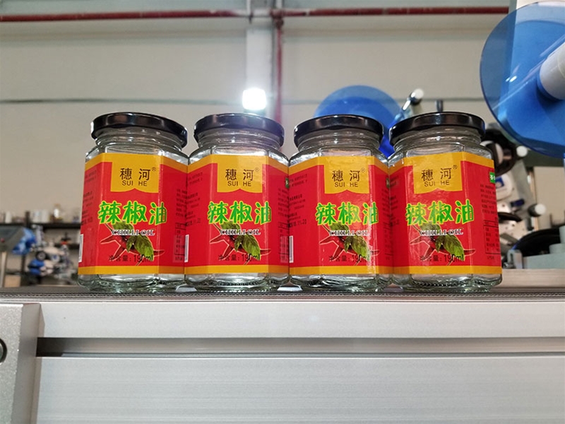 方形六角形棱柱形瓶食品瓶辣椒酱瓶贴标