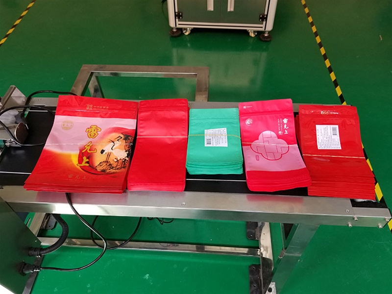 PE袋食品包装袋贴标